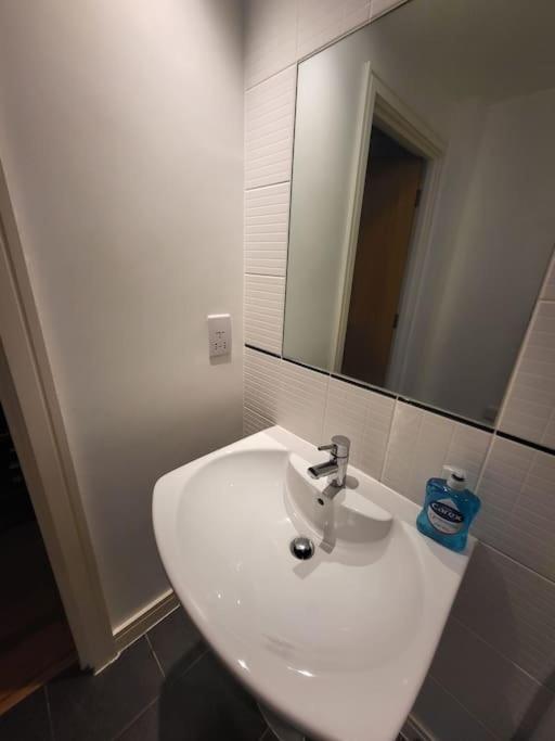 Awesome 1 Bedroom Apartment แมนเชสเตอร์ ภายนอก รูปภาพ